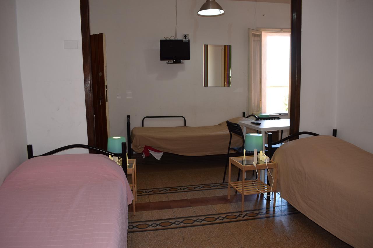 Single Bed Female Dormitory Room External Bathroom